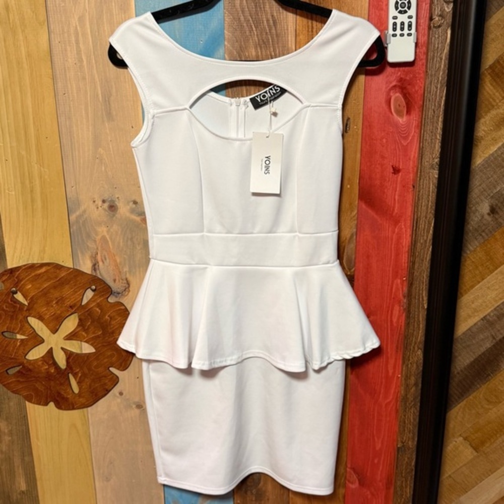 Yoins White Peplum Bodycon Dress – Size M – NWT (New with Tags)